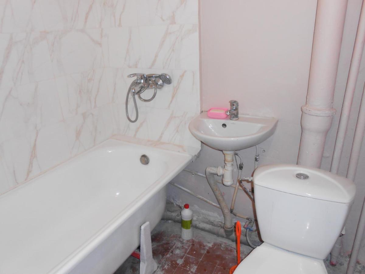 Ferienwohnung Проспект Героев Сталинграда 19 А Kiew Exterior foto